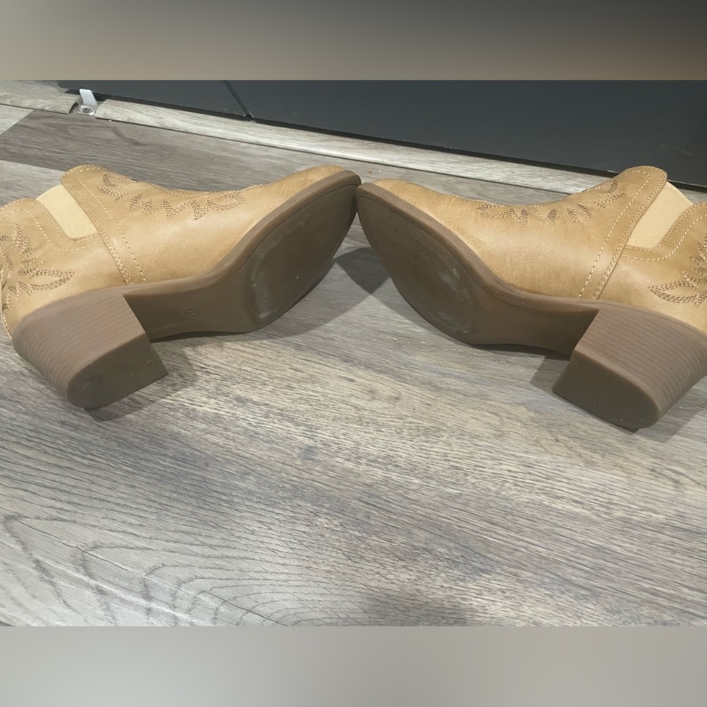 Tan Western Ankle Boots - Picture 6 of 8